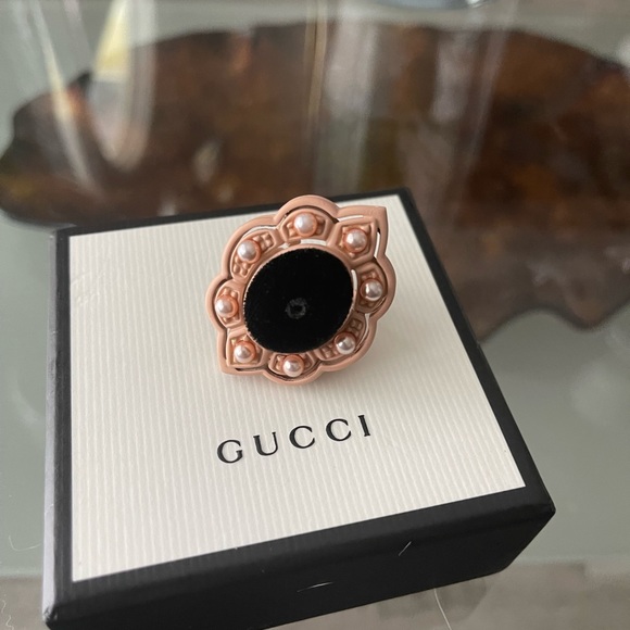eBay sold GUCCI velvet pearls size 7